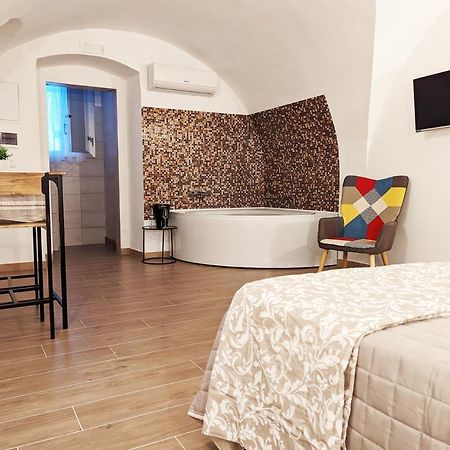 Dama Suite Love & Private Jacuzzi Bari Extérieur photo