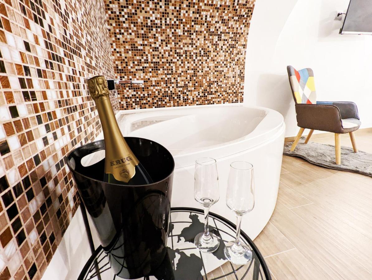 Dama Suite Love & Private Jacuzzi Bari Extérieur photo